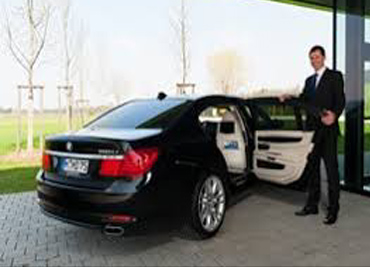 Knowledgeable chauffeur for Stamford corporate transportation